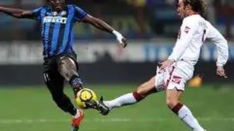 潘粤明怀旧晒父子旧照，与董洁婚照同框引关注