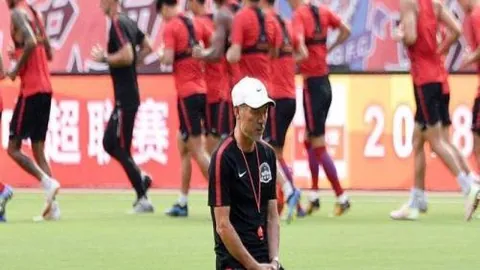 洞悉欧冠今夜风云，跟随连胜大师揭秘18场赛事走势！